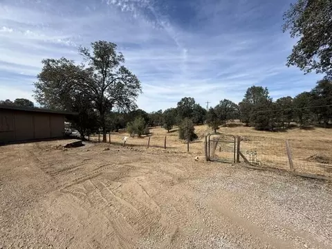 Exterior - 20950 Heston Ln, Redding, CA 96003 photo 7 of 14