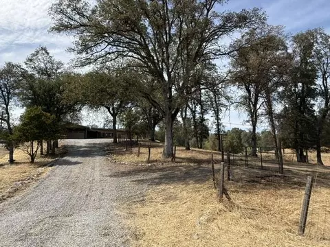 Exterior - 20950 Heston Ln, Redding, CA 96003 photo 10 of 14