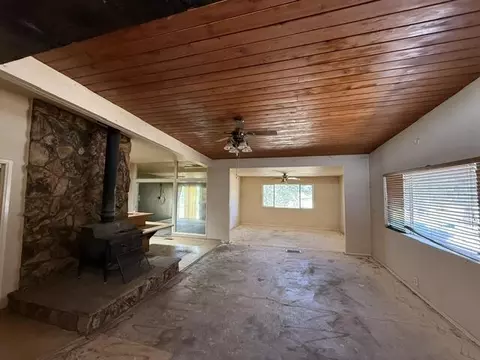 Living - 20950 Heston Ln, Redding, CA 96003 photo 3 of 5