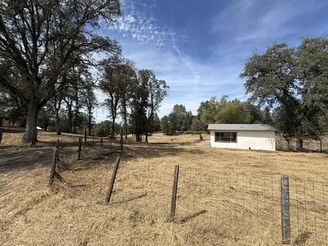 Exterior - 20950 Heston Ln, Redding, CA 96003 photo 11 of 14
