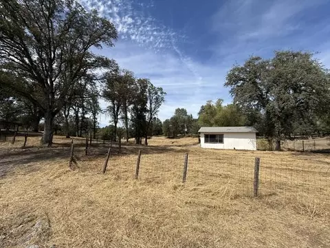 Exterior - 20950 Heston Ln, Redding, CA 96003 photo 12 of 14