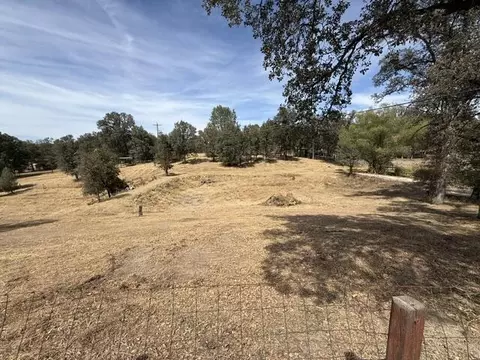 Exterior - 20950 Heston Ln, Redding, CA 96003 photo 6 of 14