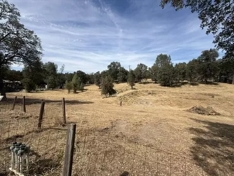 Exterior - 20950 Heston Ln, Redding, CA 96003 photo 5 of 14