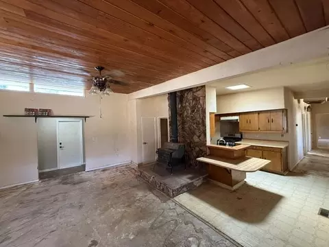 Living - 20950 Heston Ln, Redding, CA 96003 photo 2 of 5