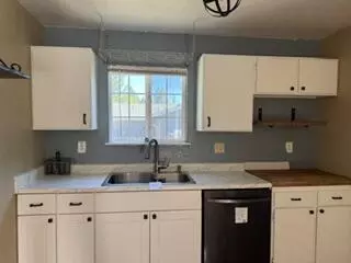 Kitchen - 20158 Mapleleaf St, Burney, CA 96013 photo 2 of 2