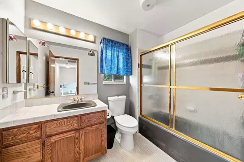 Bath - 5950 Mountain View Dr, Redding, CA 96003 photo 2 of 3