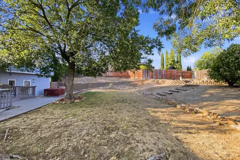 Exterior - 5950 Mountain View Dr, Redding, CA 96003 photo 11 of 12