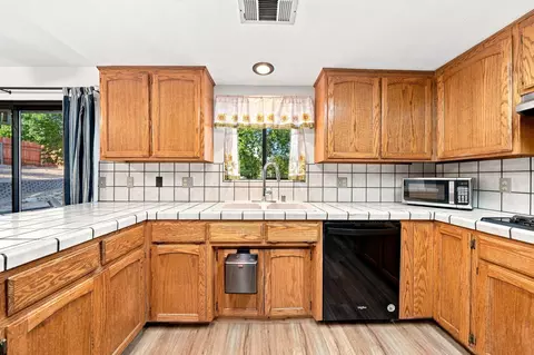 Kitchen - 5950 Mountain View Dr, Redding, CA 96003 photo 4 of 4