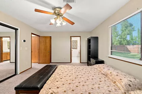 Bedroom - 5950 Mountain View Dr, Redding, CA 96003 photo 2 of 3