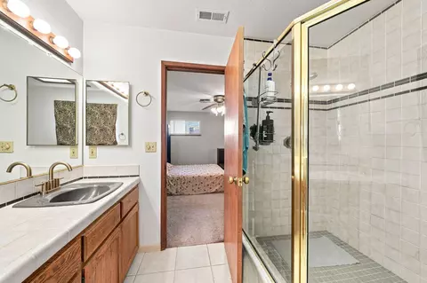 Bath - 5950 Mountain View Dr, Redding, CA 96003 photo 1 of 3