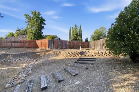 Exterior - 5950 Mountain View Dr, Redding, CA 96003 photo 10 of 12