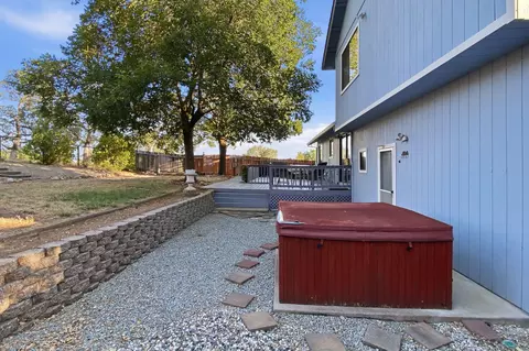 Exterior - 5950 Mountain View Dr, Redding, CA 96003 photo 8 of 12