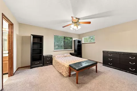Bedroom - 5950 Mountain View Dr, Redding, CA 96003 photo 1 of 3