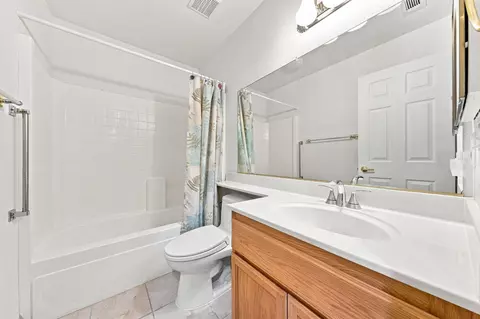 Bath - 418 Yolla Bolly Trl, Redding, CA 96003 photo 4 of 4
