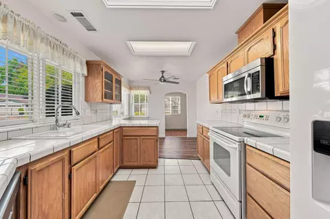 Kitchen - 418 Yolla Bolly Trl, Redding, CA 96003 photo 1 of 4