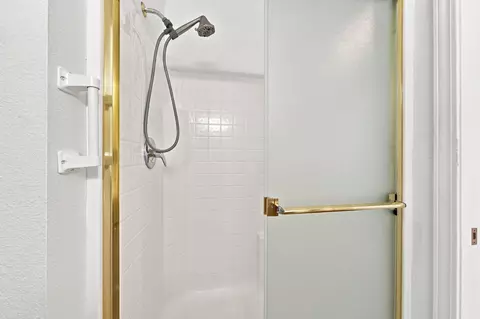 Bath - 418 Yolla Bolly Trl, Redding, CA 96003 photo 3 of 4
