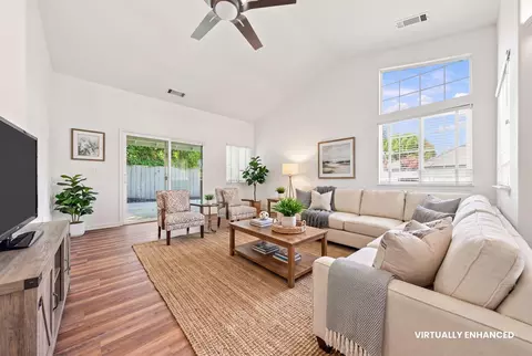 Living - 418 Yolla Bolly Trl, Redding, CA 96003 photo 2 of 3
