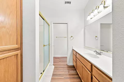 Bath - 418 Yolla Bolly Trl, Redding, CA 96003 photo 1 of 4