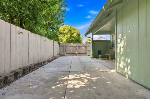 Exterior - 418 Yolla Bolly Trl, Redding, CA 96003 photo 6 of 9