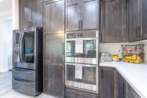 Kitchen - 910 Santa Cruz Dr, Redding, CA 96003 photo 5 of 8