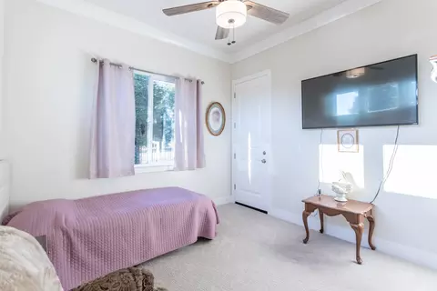 Bedroom - 910 Santa Cruz Dr, Redding, CA 96003 photo 4 of 4