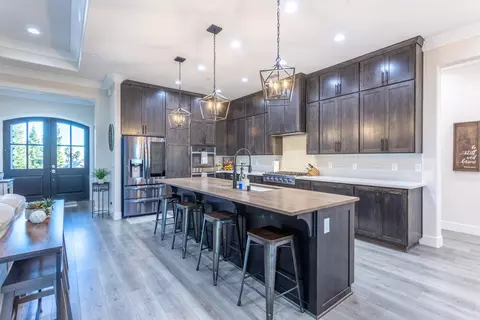 Kitchen - 910 Santa Cruz Dr, Redding, CA 96003 photo 1 of 8