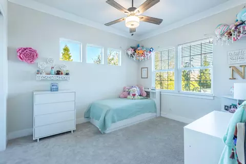 Bedroom - 910 Santa Cruz Dr, Redding, CA 96003 photo 2 of 4