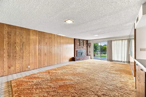 Living - 3090 Valentine Ln, Redding, CA 96001 photo 2 of 5