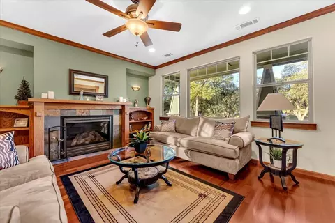 Living - 14815 Molluc Dr, Red Bluff, CA 96080 photo 2 of 4