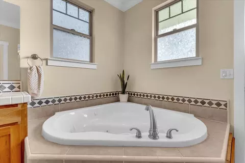 Bath - 14815 Molluc Dr, Red Bluff, CA 96080 photo 3 of 4