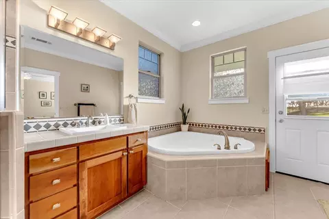 Bath - 14815 Molluc Dr, Red Bluff, CA 96080 photo 2 of 4