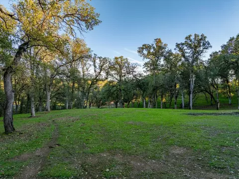 Exterior - 14815 Molluc Dr, Red Bluff, CA 96080 photo 4 of 13