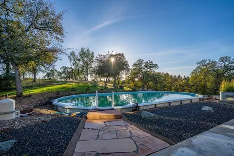 Exterior - 14815 Molluc Dr, Red Bluff, CA 96080 photo 5 of 13