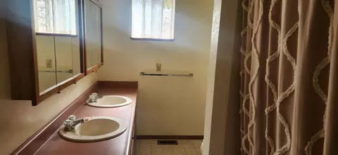 Bath - 4 3192 River St, Fall River Mills, CA 96028 photo 1 of 2