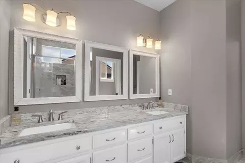 Bath - 2248 Drexel Way, Redding, CA 96001 photo 1 of 2