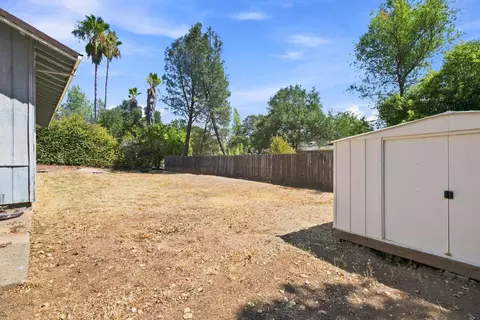 Exterior - 2579 Velia St, Redding, CA 96002 photo 7 of 8