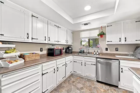 Kitchen - 2579 Velia St, Redding, CA 96002 photo 3 of 4