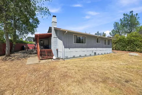 Exterior - 2579 Velia St, Redding, CA 96002 photo 6 of 8