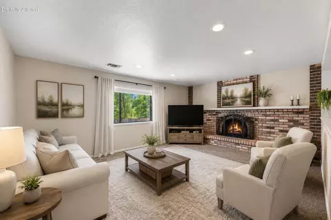 Living - 2579 Velia St, Redding, CA 96002 photo 1 of 2