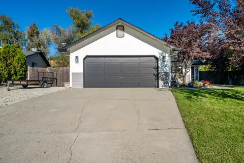 874 Spaniel Dr, Redding, CA 96003