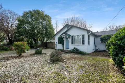 409 Smile Pl, Redding, CA 96001