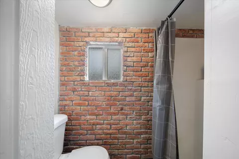 Bath - 409 Smile Pl, Redding, CA 96001 photo 2 of 2