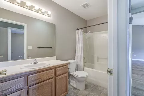 Bath - 3384 Billings Dr, Redding, CA 96002 photo 4 of 5