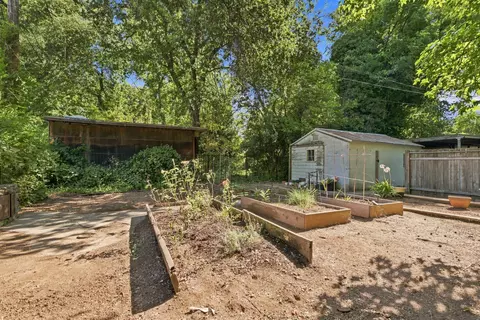 Exterior - 664 Loma St, Redding, CA 96003 photo 12 of 14