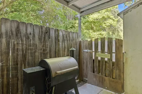 Exterior - 664 Loma St, Redding, CA 96003 photo 3 of 14