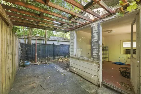 Exterior - 664 Loma St, Redding, CA 96003 photo 7 of 14
