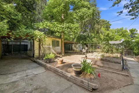 Exterior - 664 Loma St, Redding, CA 96003 photo 8 of 14