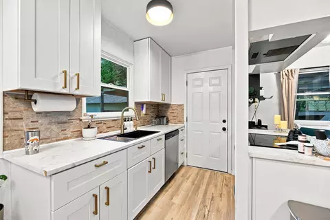 Kitchen - 664 Loma St, Redding, CA 96003 photo 4 of 4