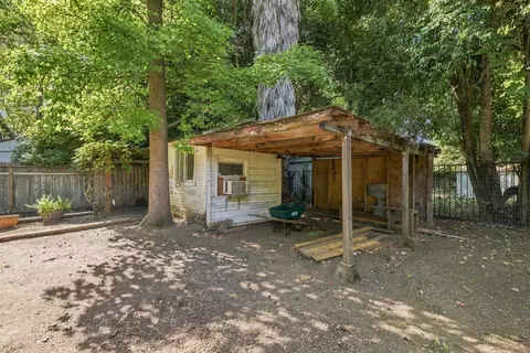 Exterior - 664 Loma St, Redding, CA 96003 photo 6 of 14