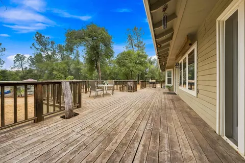 Exterior - 13272 Opal Way, Redding, CA 96003 photo 4 of 11